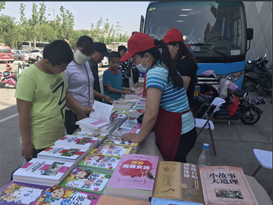 “文化惠民大篷車”讓市民“讀好書”越來越方便、實(shí)惠