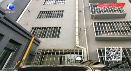 “從天而降”給電車(chē)充電 太危險(xiǎn)！