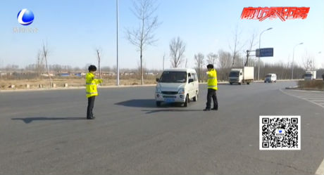 我市交警嚴(yán)查逾期未檢、未報(bào)廢面包車(chē)
