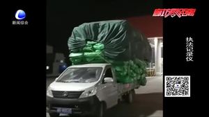 鋌而走險(xiǎn)多拉貨 超長超限顧不得