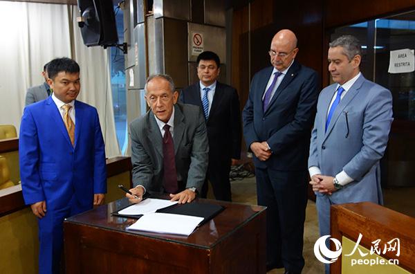 巴西足協(xié)與廈門金達威簽署合作協(xié)議。