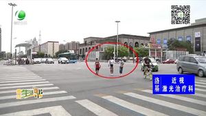 助你文明——遵守交通信號燈 維護(hù)順暢出行環(huán)境