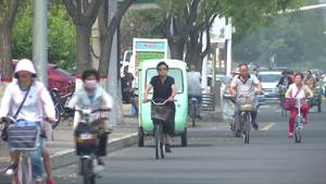 高溫下的堅守：廊坊交警不讓交通秩序“中暑”