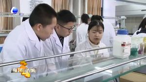 廊坊師范學院攜手市第八中學開展趣味化學探究實驗