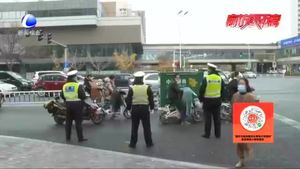 交警部門(mén)持續(xù)治理機(jī)動(dòng)車(chē)占用非機(jī)動(dòng)車(chē)道 守護(hù)道路安全暢通